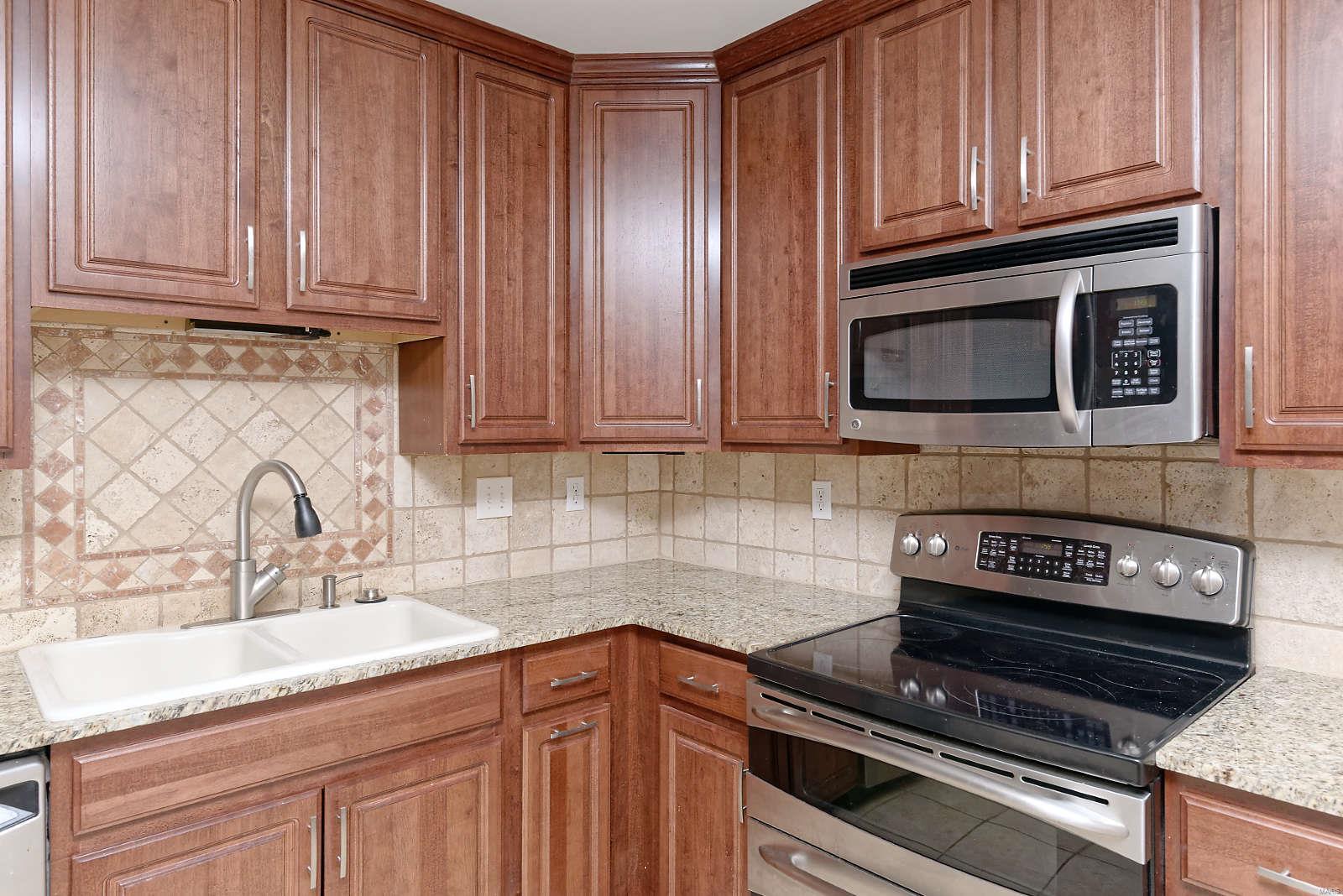 1009 Pocono Trail Ballwin, MO 63021 - Photo 7 of 31 Gallery Image 7