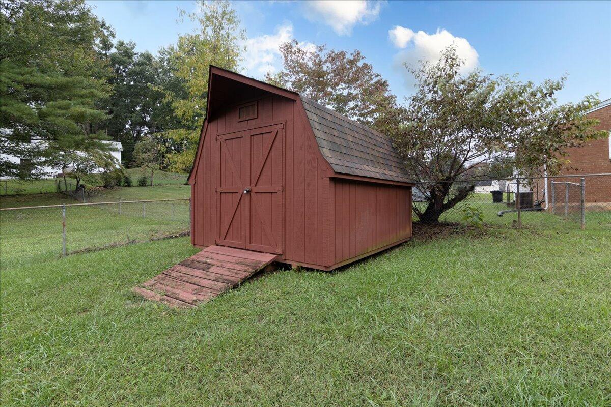 622 Tyler Road Salem, VA 24153 - Photo 19 of 23 622 Tyler Rd