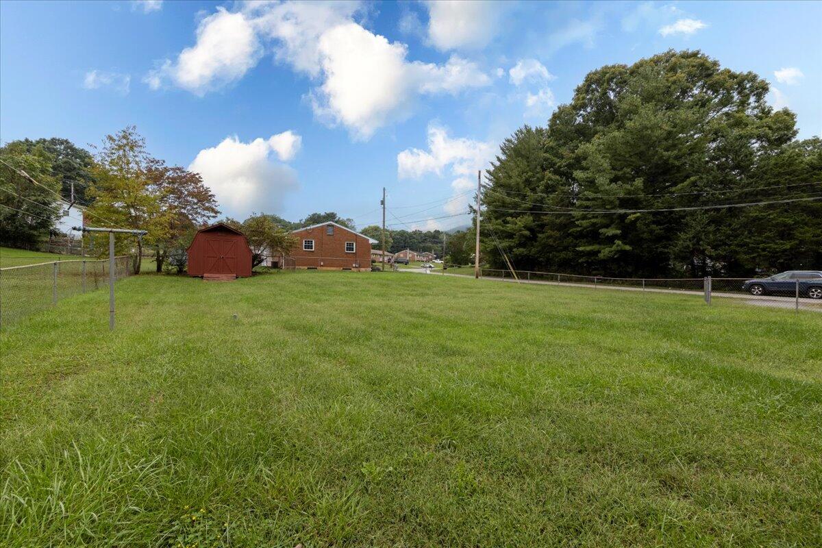 622 Tyler Road Salem, VA 24153 - Photo 20 of 23 25-26 622 Tyler Rd-4783-HDR-Edit Septemb