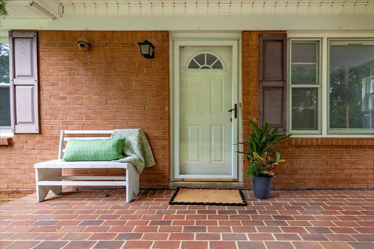622 Tyler Road Salem, VA 24153 - Photo 2 of 23 05-06 622 Tyler Rd-4686-HDR-Edit Septemb