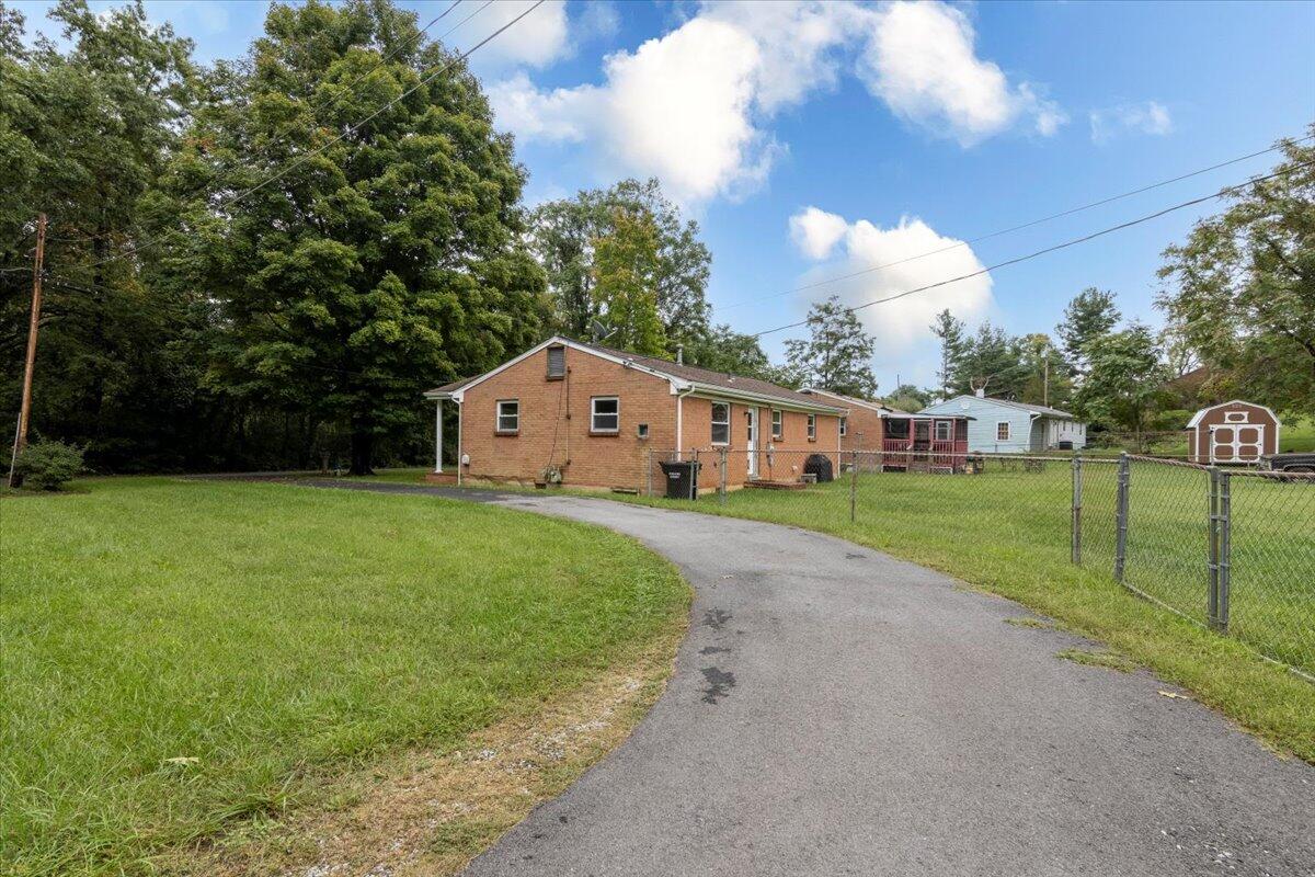 622 Tyler Road Salem, VA 24153 - Photo 23 of 23 23-24 622 Tyler Rd-4773-HDR-Edit Septemb