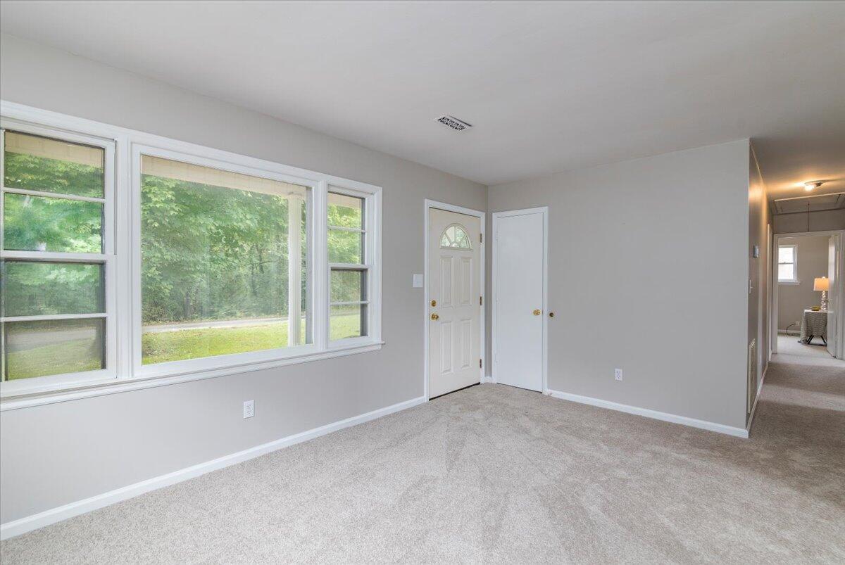 622 Tyler Road Salem, VA 24153 - Photo 4 of 23 08-09 622 Tyler Rd-4703-Edit-2 September