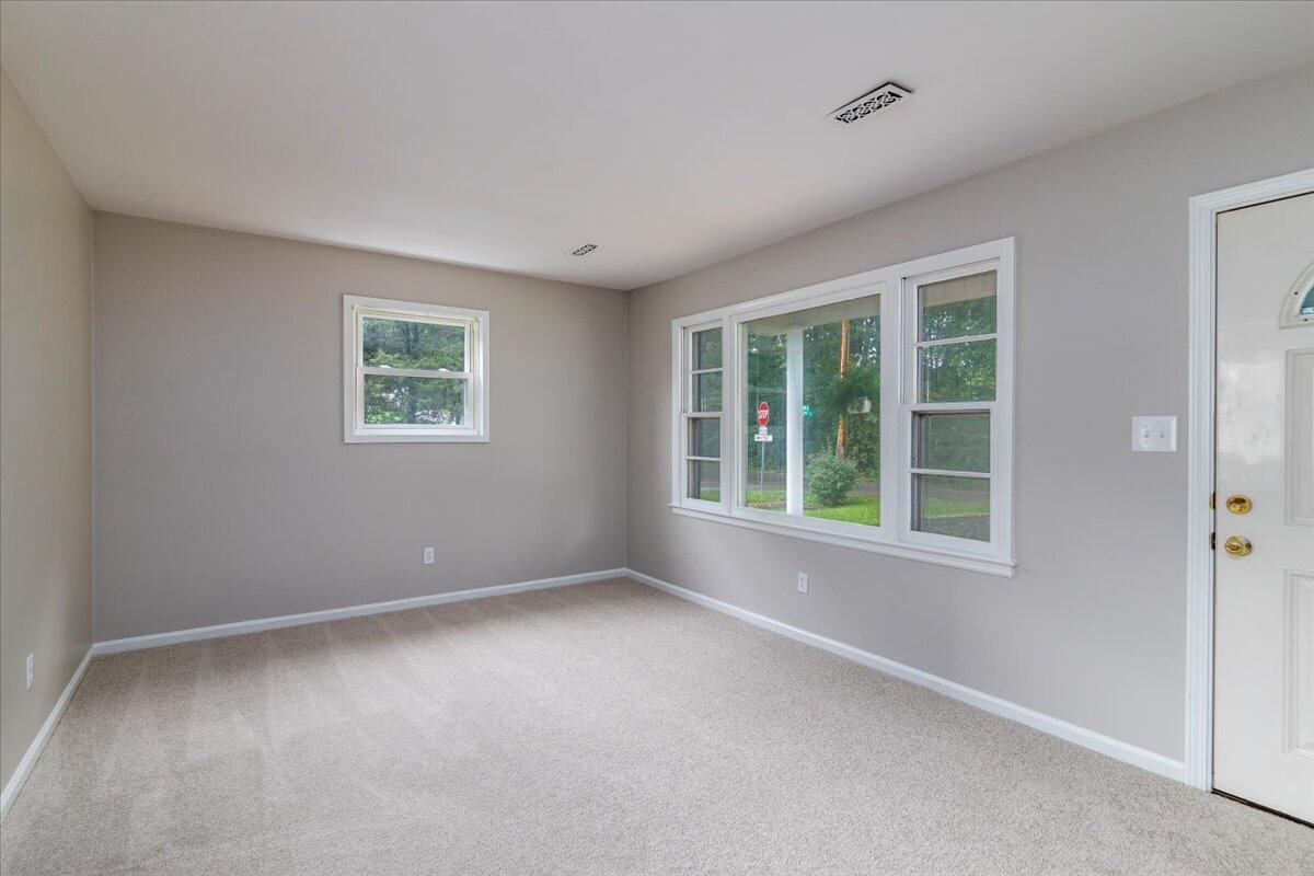 622 Tyler Road Salem, VA 24153 - Photo 5 of 23 07-08 622 Tyler Rd-4697-Edit September