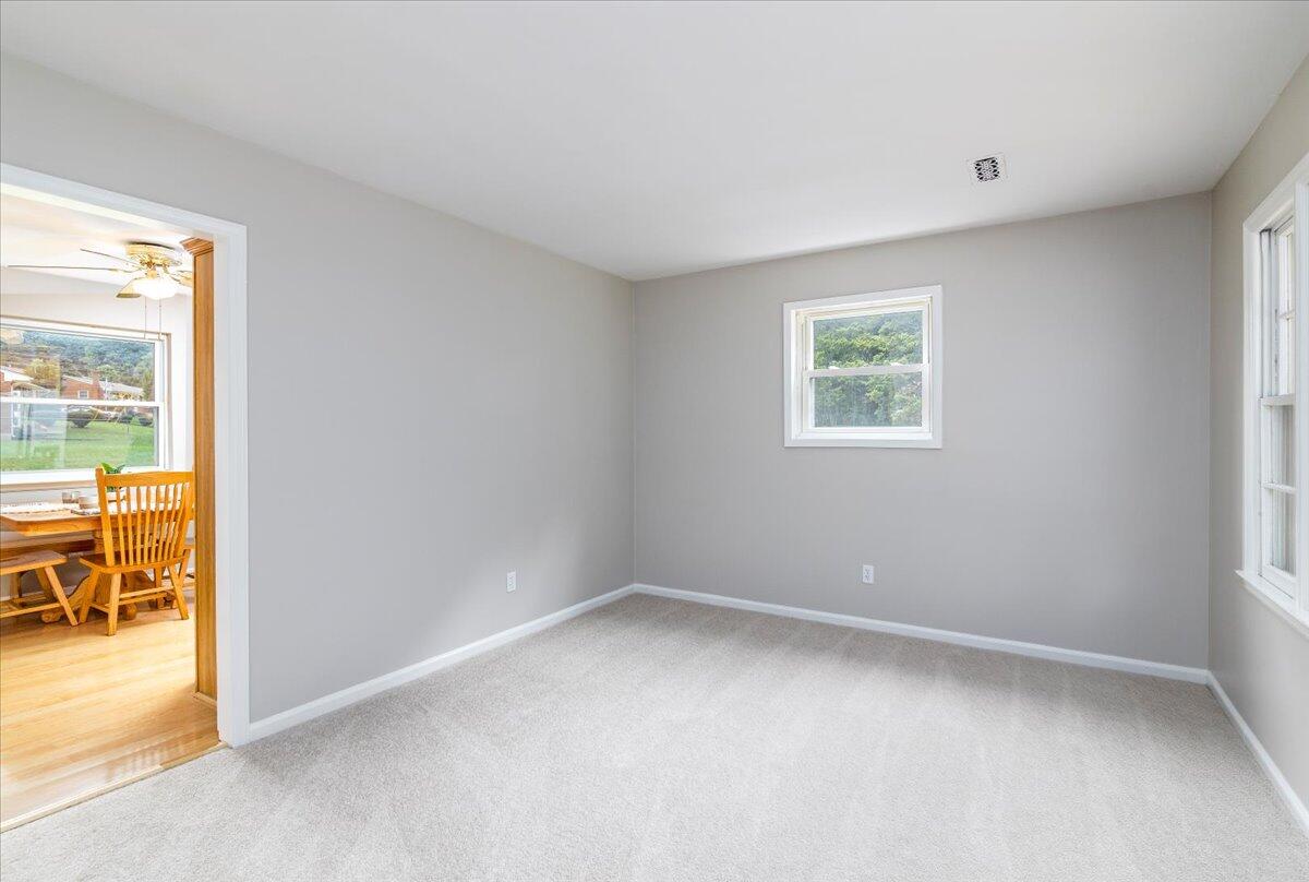622 Tyler Road Salem, VA 24153 - Photo 6 of 23 06-07 622 Tyler Rd-4691-Edit September