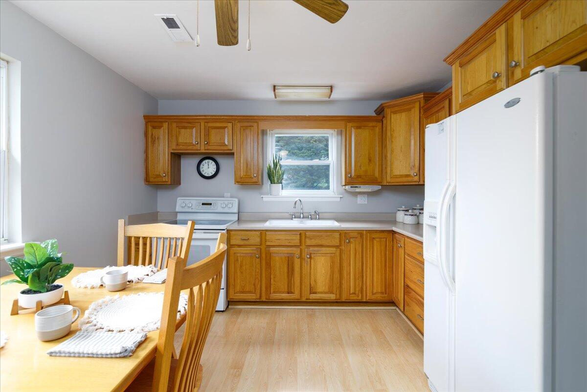 622 Tyler Road Salem, VA 24153 - Photo 7 of 23 09-10 622 Tyler Rd-4710-Edit September