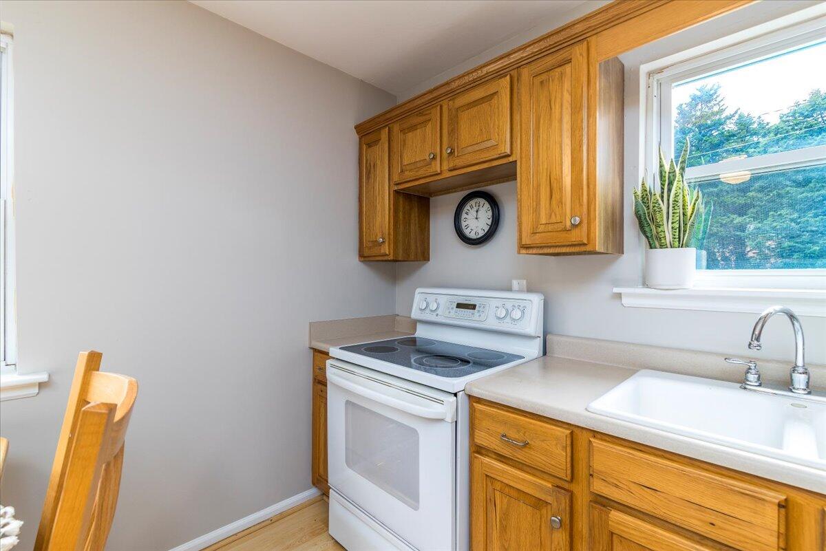 622 Tyler Road Salem, VA 24153 - Photo 8 of 23 11-12 622 Tyler Rd-4721-Edit September