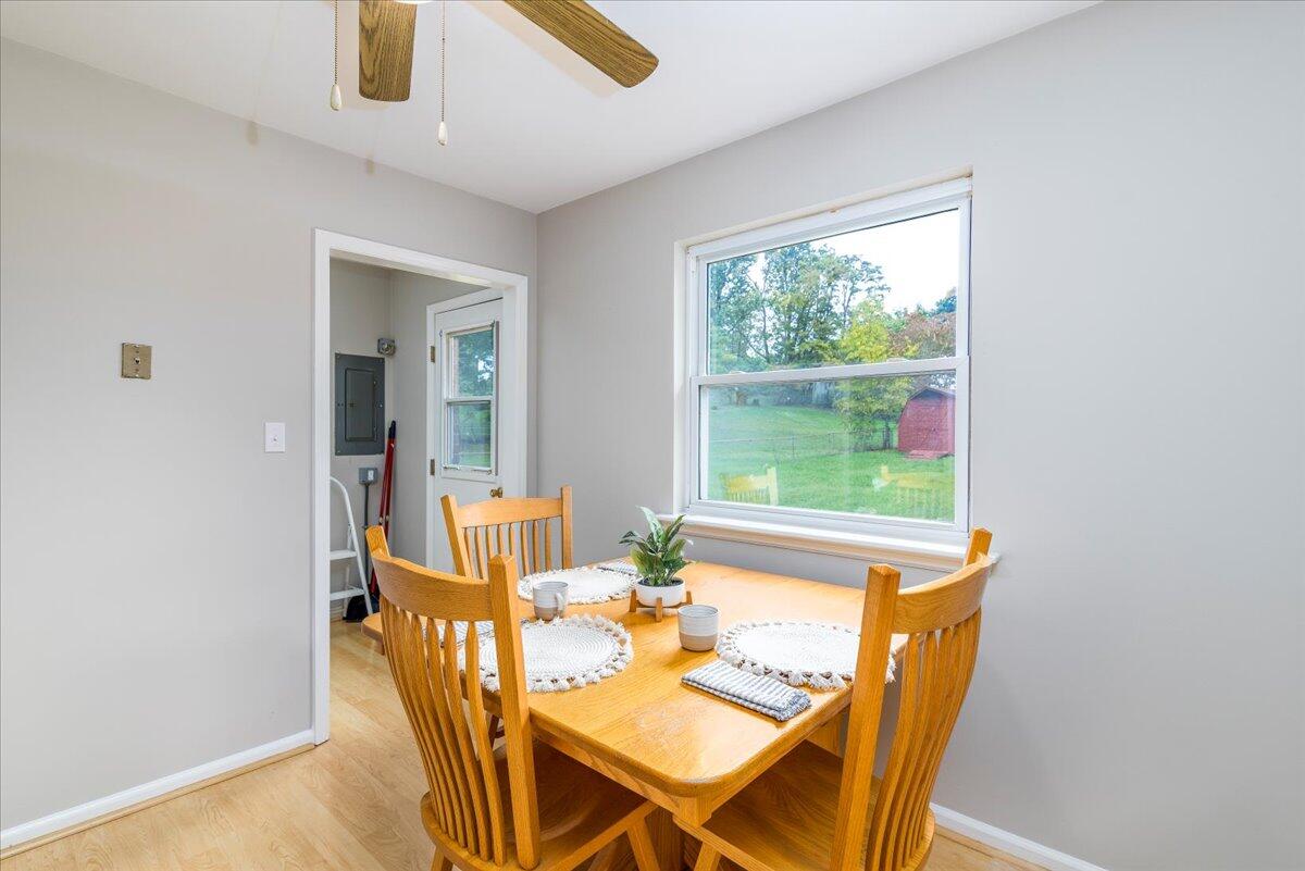622 Tyler Road Salem, VA 24153 - Photo 9 of 23 12-13 622 Tyler Rd-4725-Edit September