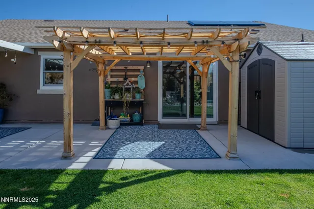 a view of a car garage of the house