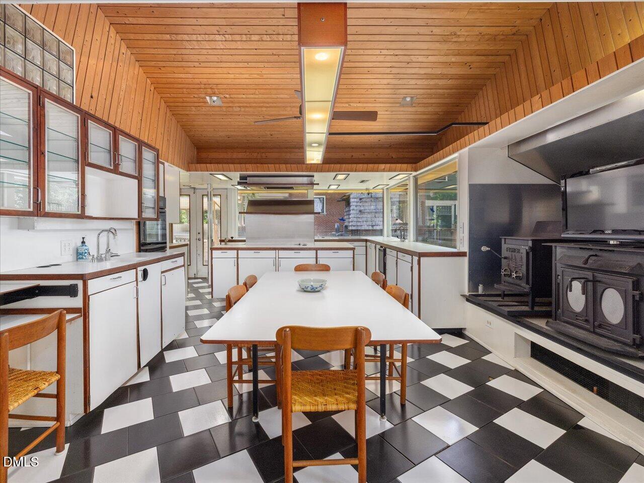 215 Hillcrest Road Raleigh, NC 27605 - Photo 41 of 97 043-Eat in Kitchen
