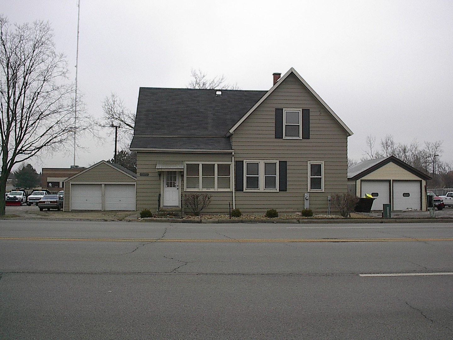 25-w579 Army Trail Road Carol Stream, IL 60188 - Photo 7 of 7 a front view of a house with a yard