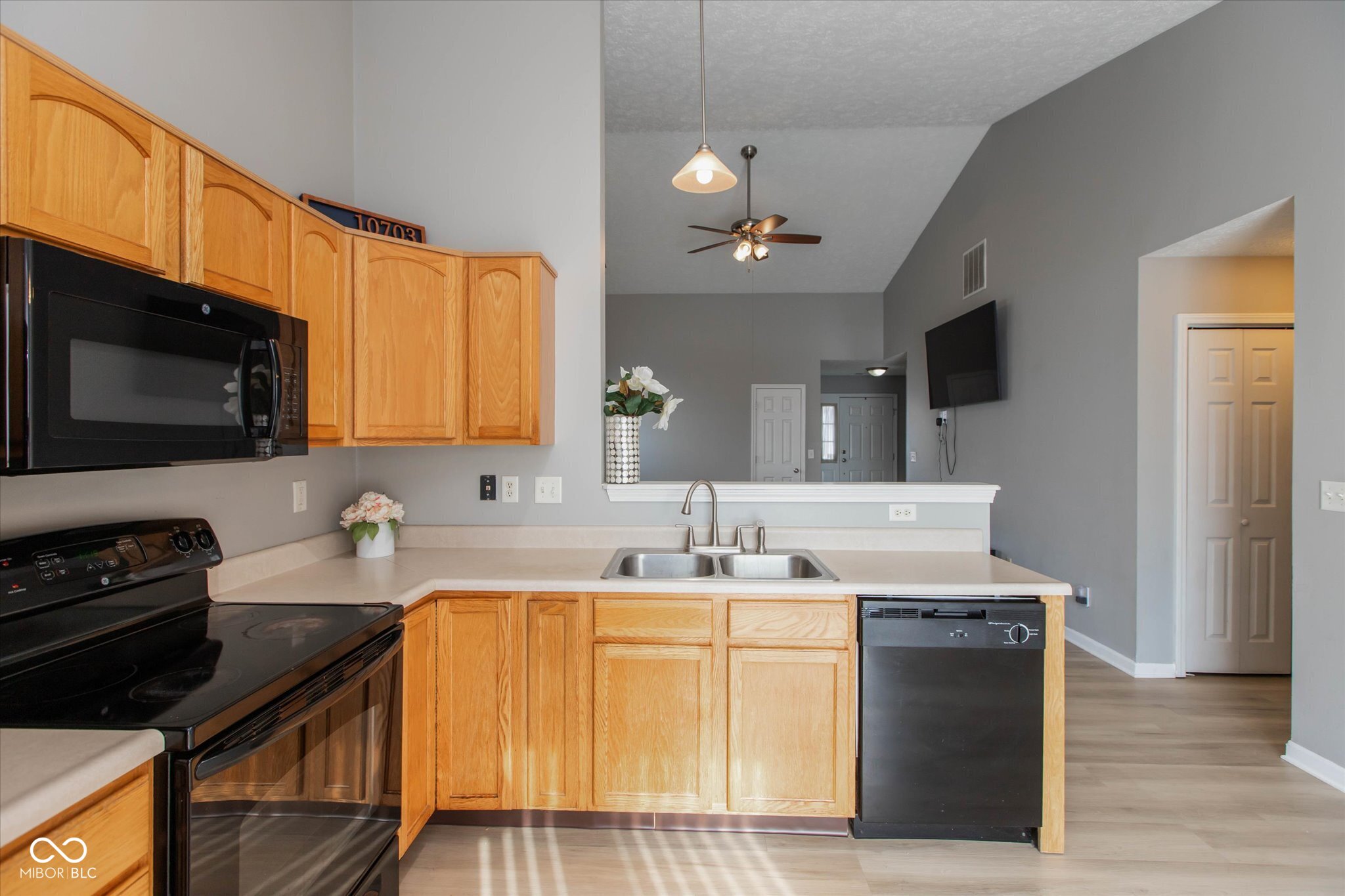 10703 Hanover Court Indianapolis, IN 46231 - Photo 7 of 21