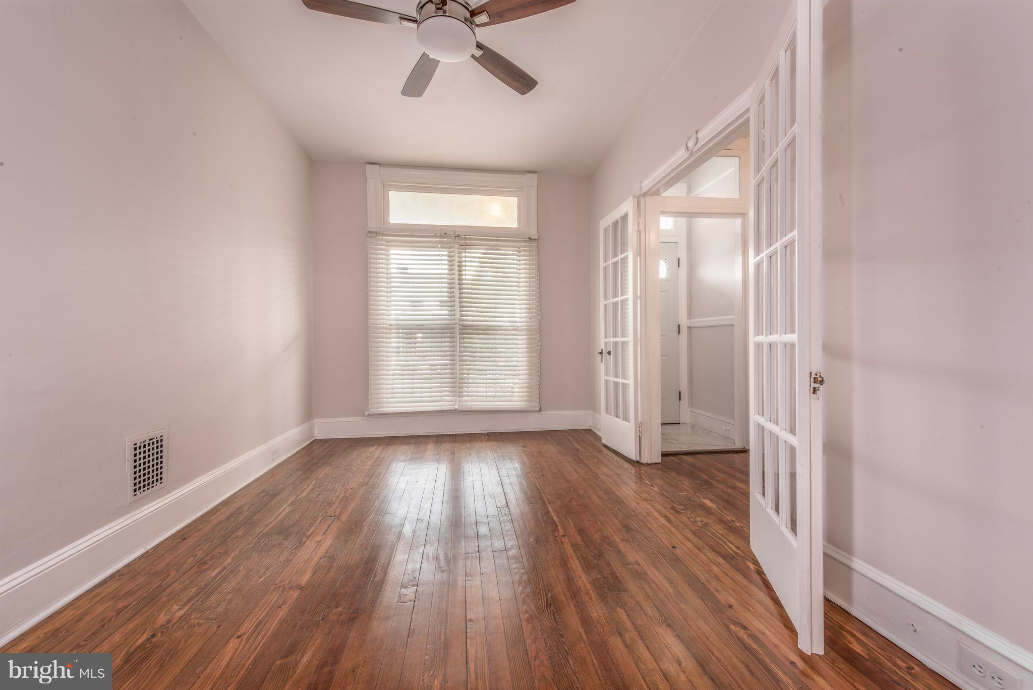 4303 Falls Road Baltimore, MD 21211 - Photo 3 of 21 Living Room