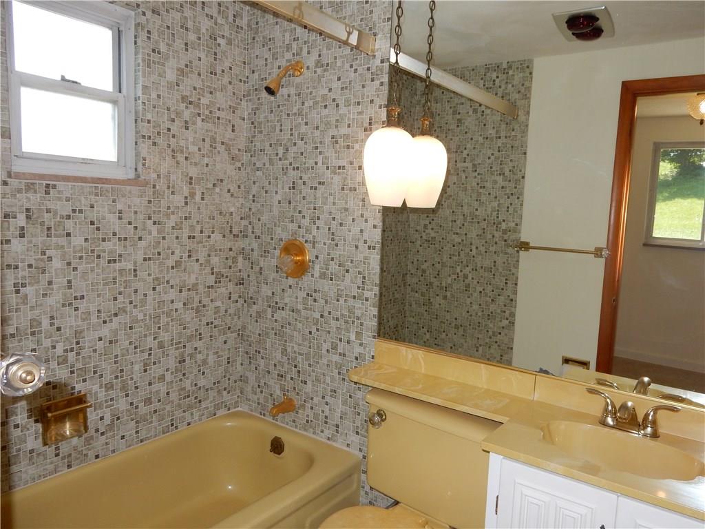 3719 Schuette Road Pittsburgh, PA 15227 - Photo 7 of 24 The full bath on the first floor