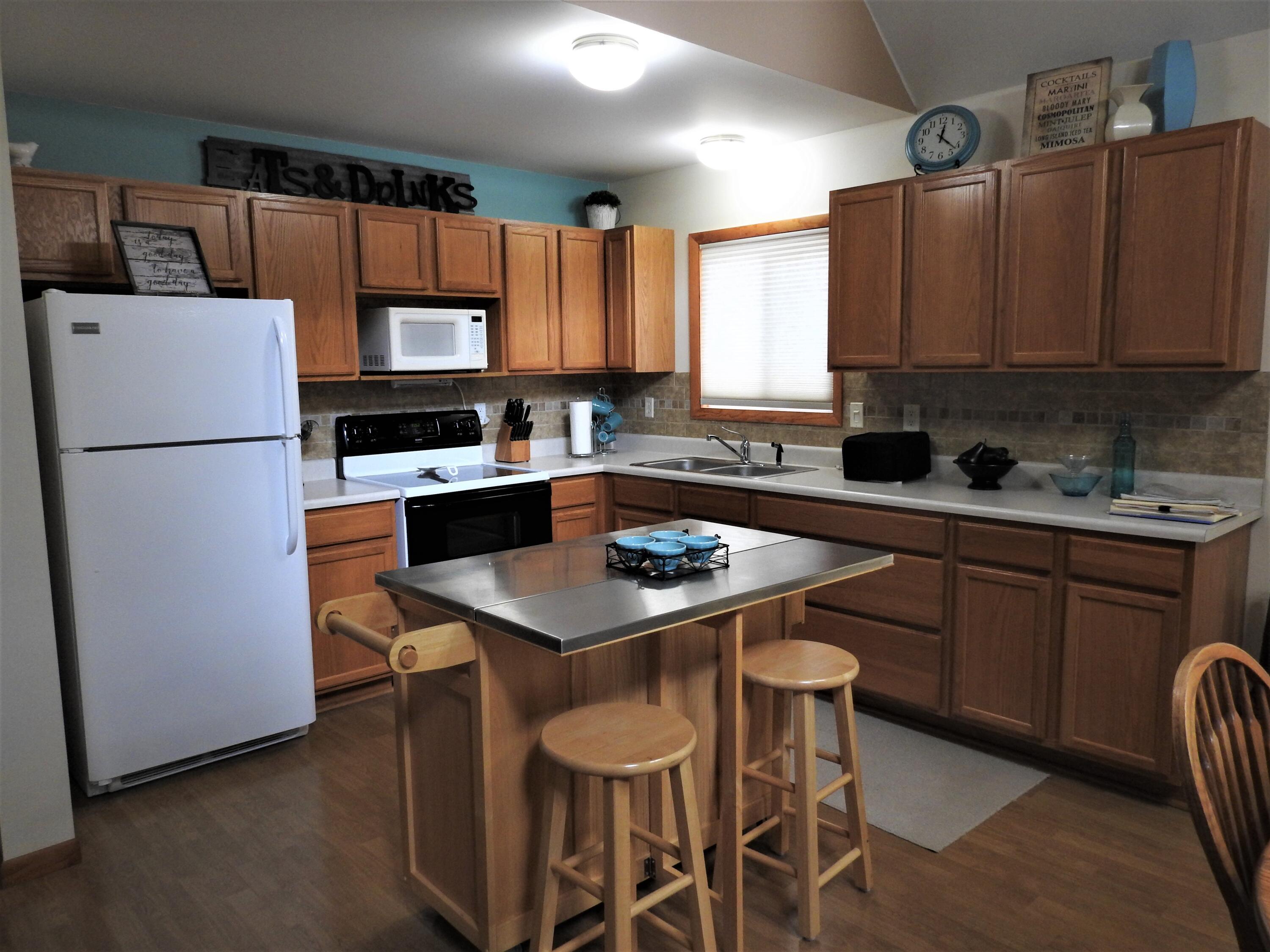 206 Ridgewood Drive Roscommon, MI 48653 - Photo 3 of 27 Gallery Image 3