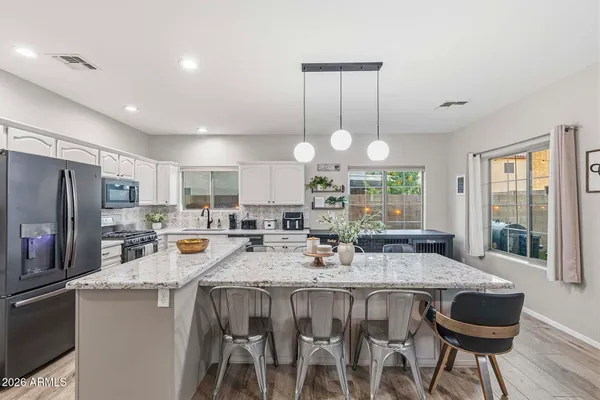 $599,998 | 15938 West Port Royale Lane, Surprise, AZ 85379