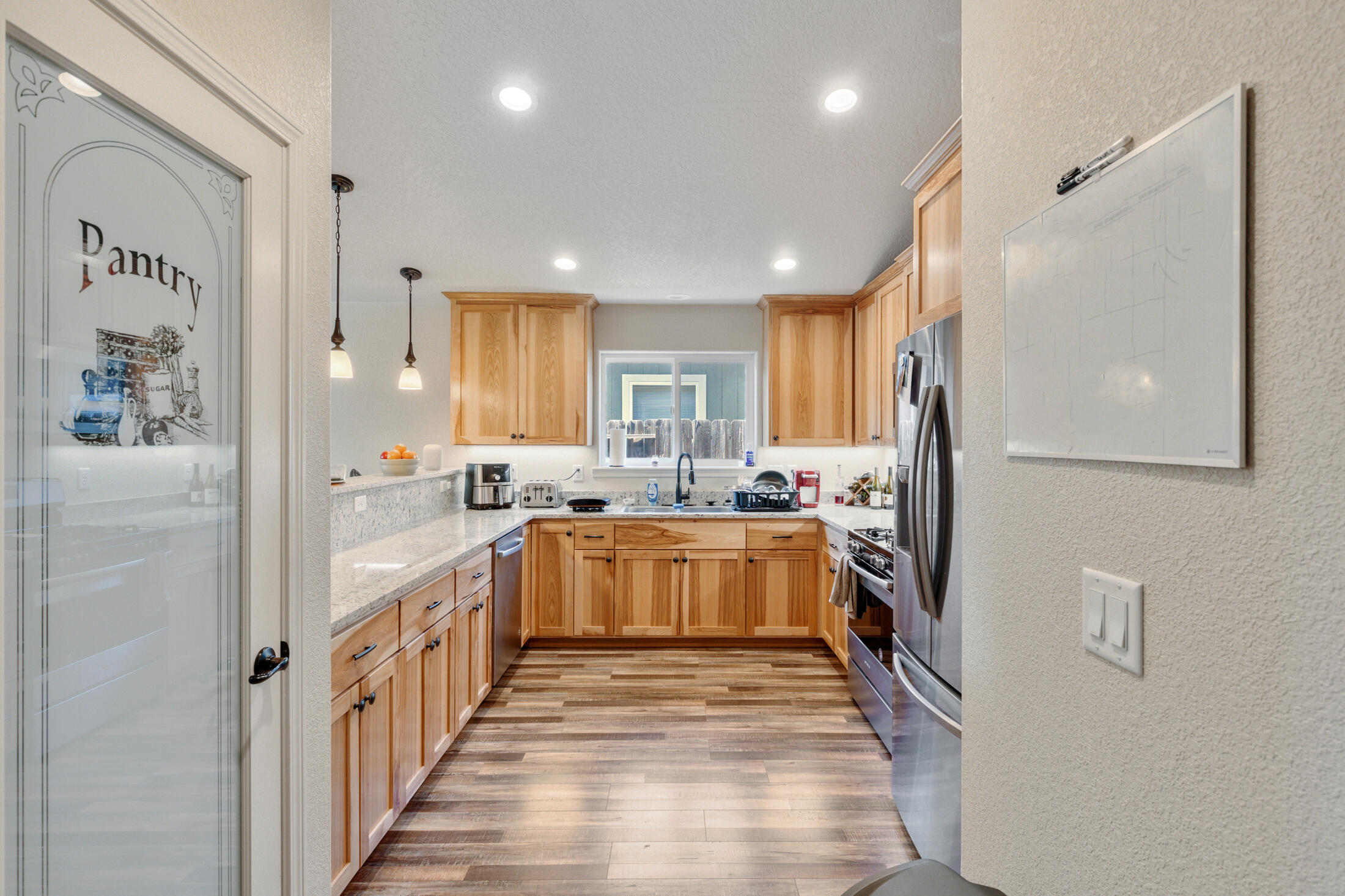 732 Lincoln Road Grants Pass, OR 97526 - Photo 4 of 18 lincoln004