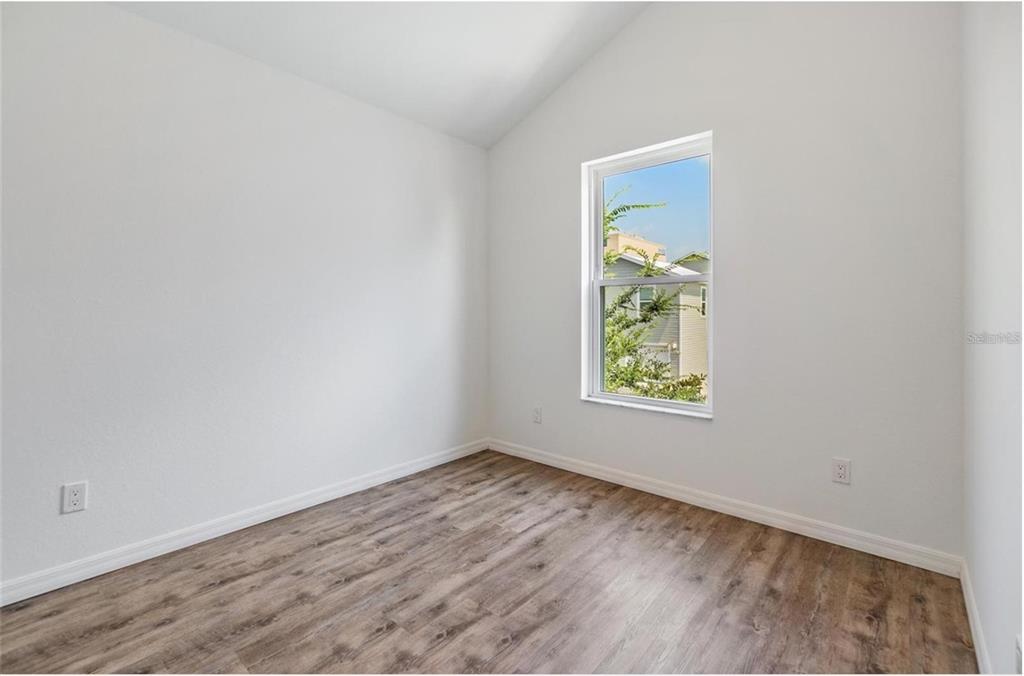 1264 Pierce Street Clearwater, FL 33756 - Photo 9 of 16 an empty room with window