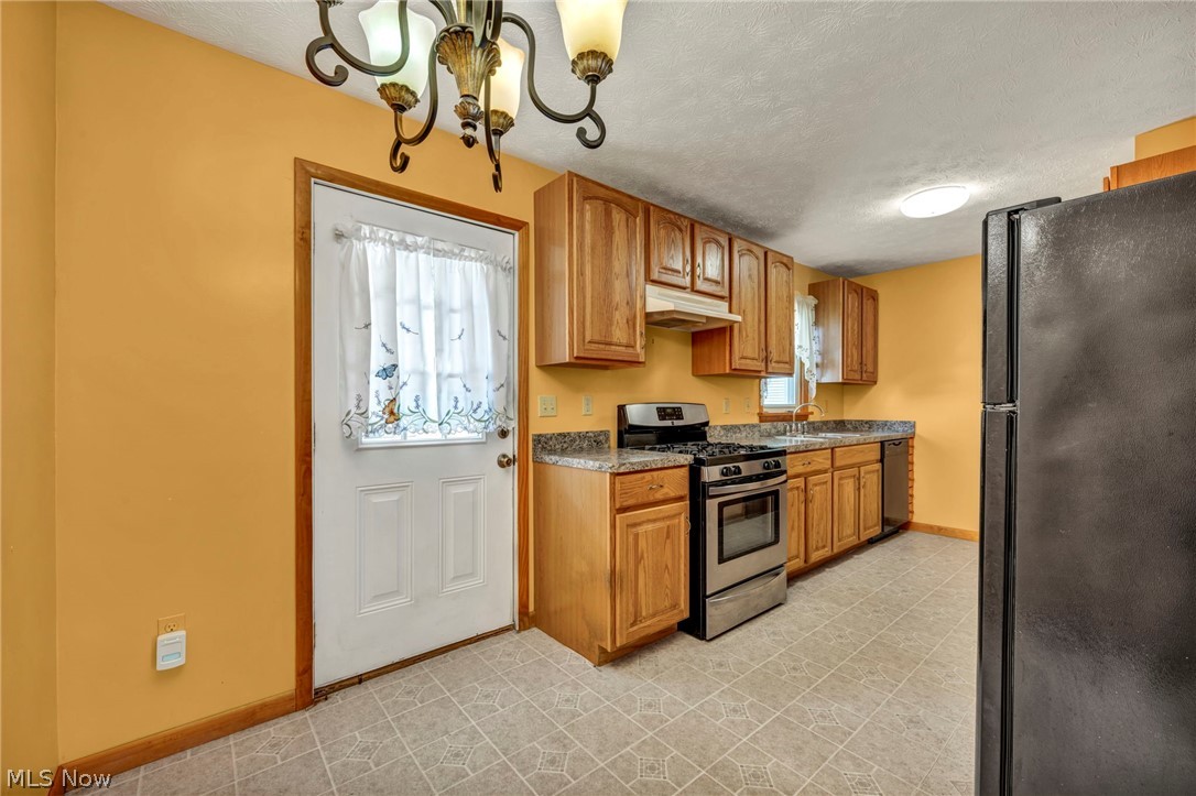 5818 Smith Road Brook Park, OH 44142 - Photo 12 of 38