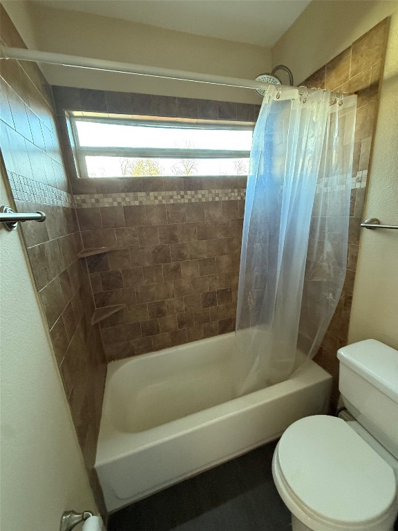 1313 Delano Street Austin, TX 78721 - Photo 12 of 32 Full bathroom featuring shower / bath combo and toilet