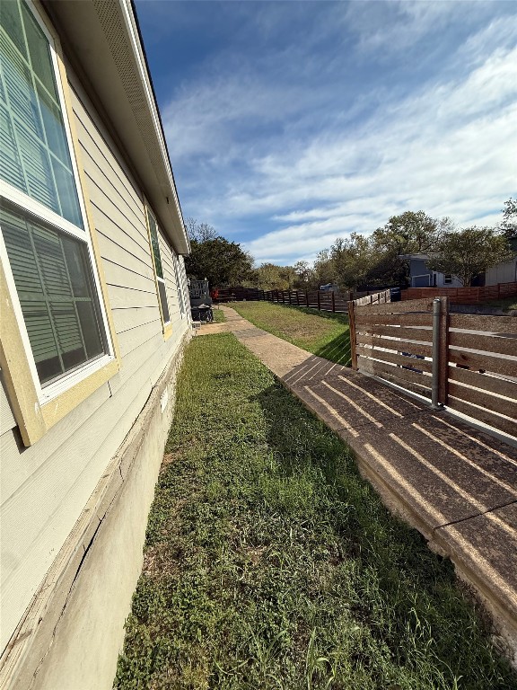 1313 Delano Street Austin, TX 78721 - Photo 8 of 32 View of yard