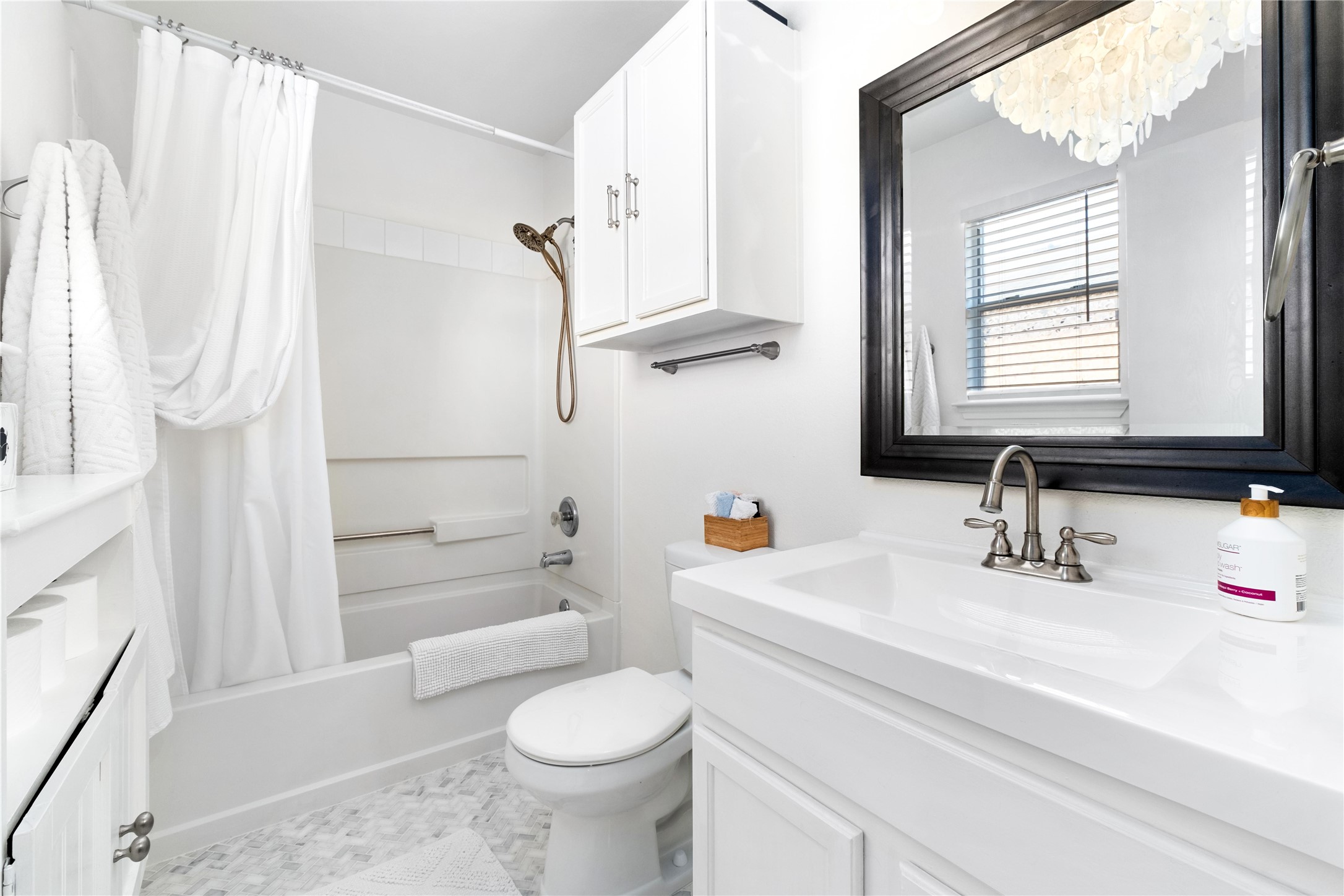 102 Woodley Road Leander, TX 78641 - Photo 11 of 24 a bathroom with a sink a toilet and a bathtub