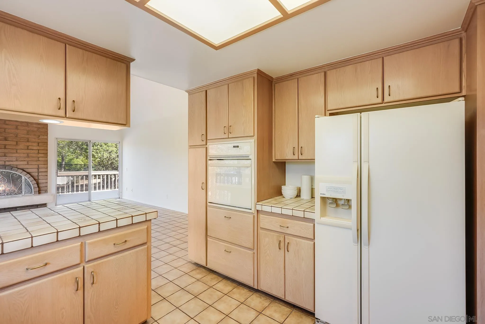 16456 Martincoit Road Poway, CA 92064 - Photo 20 of 55 a kitchen with appliances cabinets and a sink
