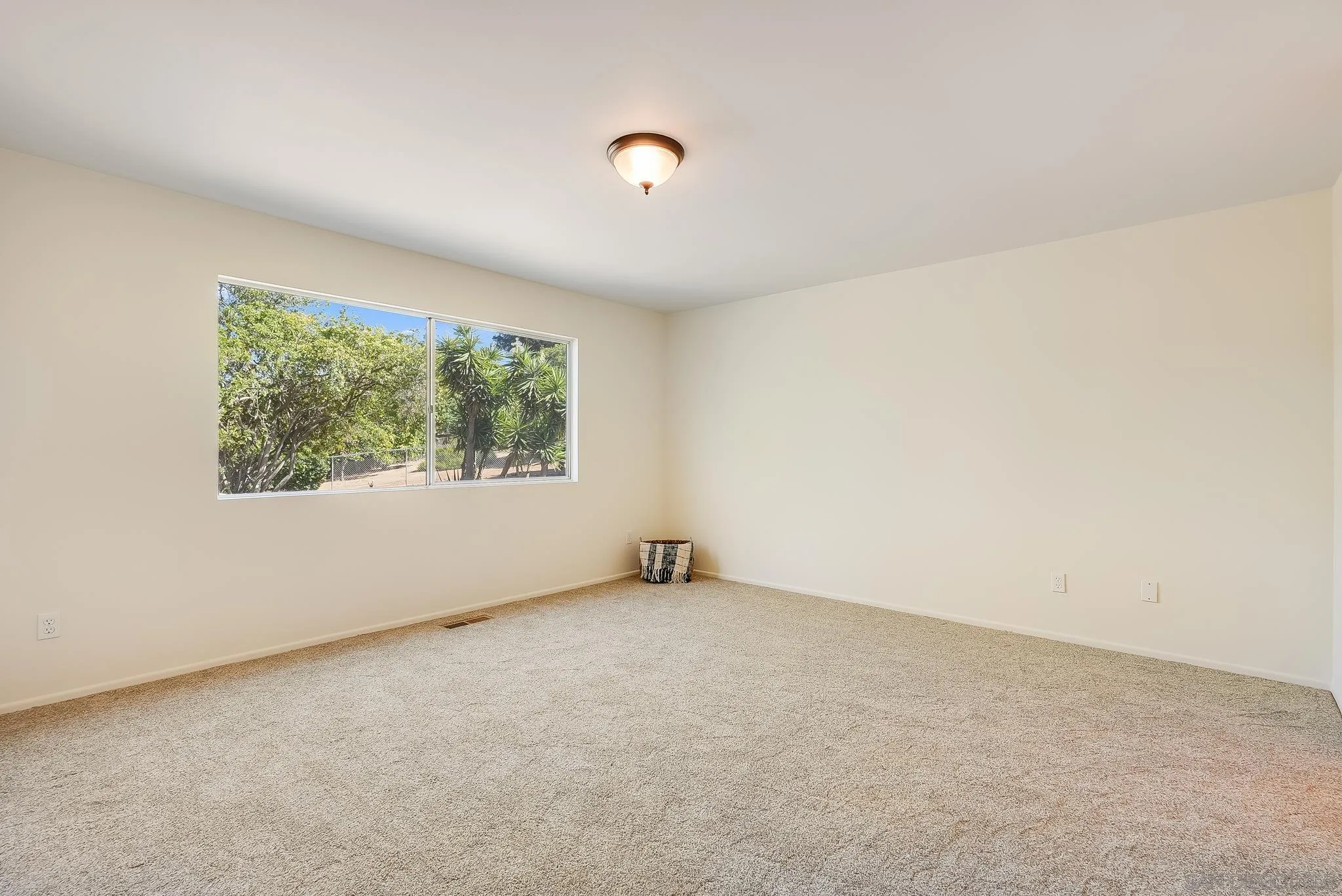 16456 Martincoit Road Poway, CA 92064 - Photo 28 of 55 an empty room with a window