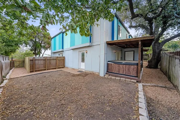 $1,800 | 2806 Skyway Circle, Unit 101, Austin, TX 78704
