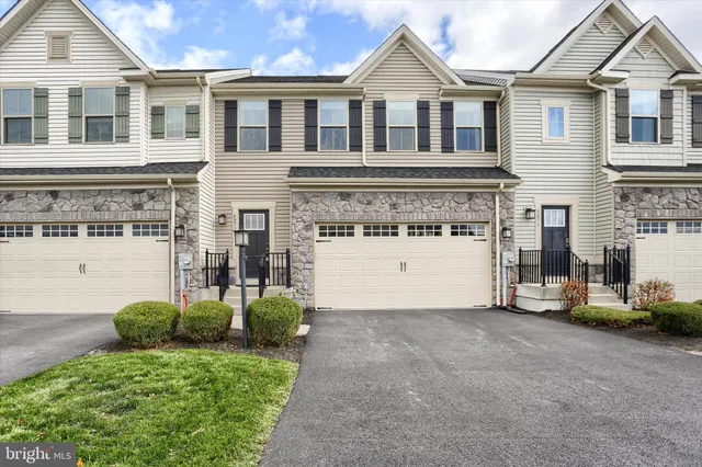 a view of a house with a small yard and plants