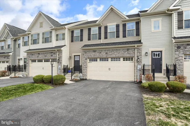 a view of a house with a yard and garage