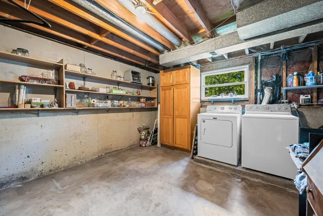 a view of a storage & utility room with washer and dryer