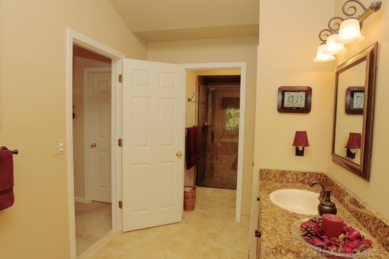 1313 Tulberry Circle Rochester, MI 48306 - Photo 31 of 38 31269943-32.JPG