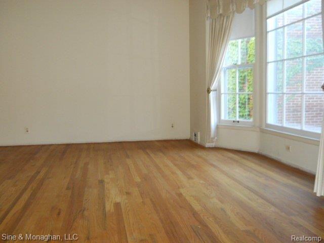 1320 North Oxford Road Grosse Pointe, MI 48236 - Photo 3 of 17 DSCN1984.JPG