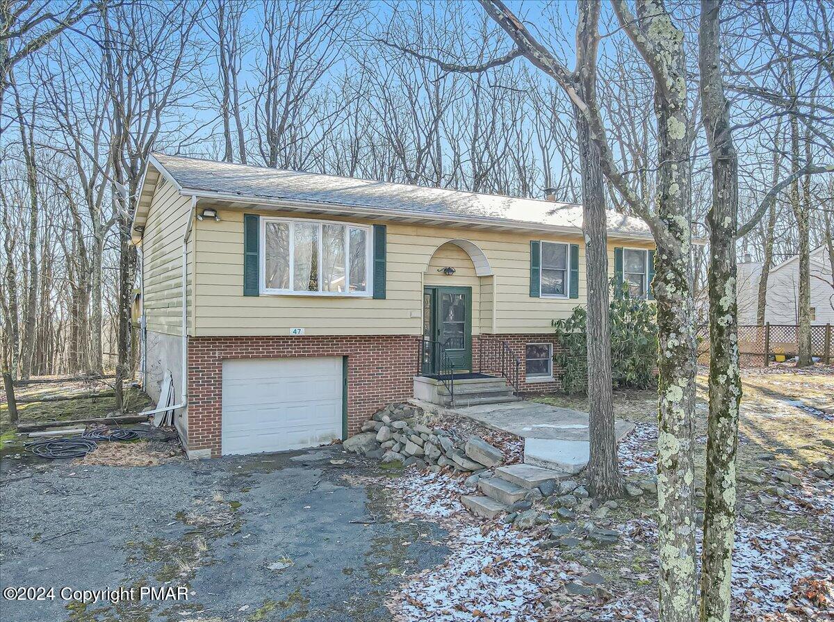 47 Holly Forest Road Mount Pocono, PA 18344 - Photo 2 of 48 01-Photo Dec 12 2024, 10 14 33 AM