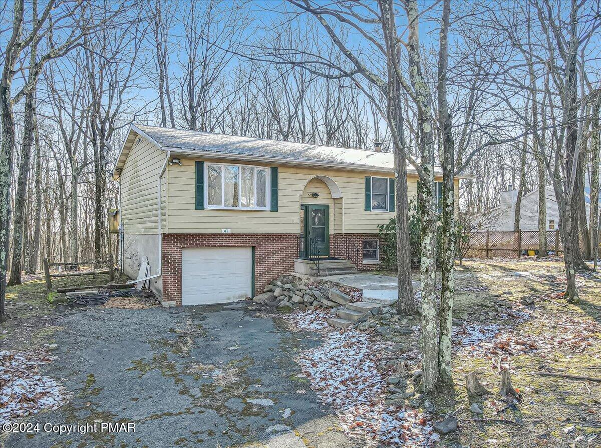 47 Holly Forest Road Mount Pocono, PA 18344 - Photo 6 of 48 02-Photo Dec 12 2024, 10 20 09 AM