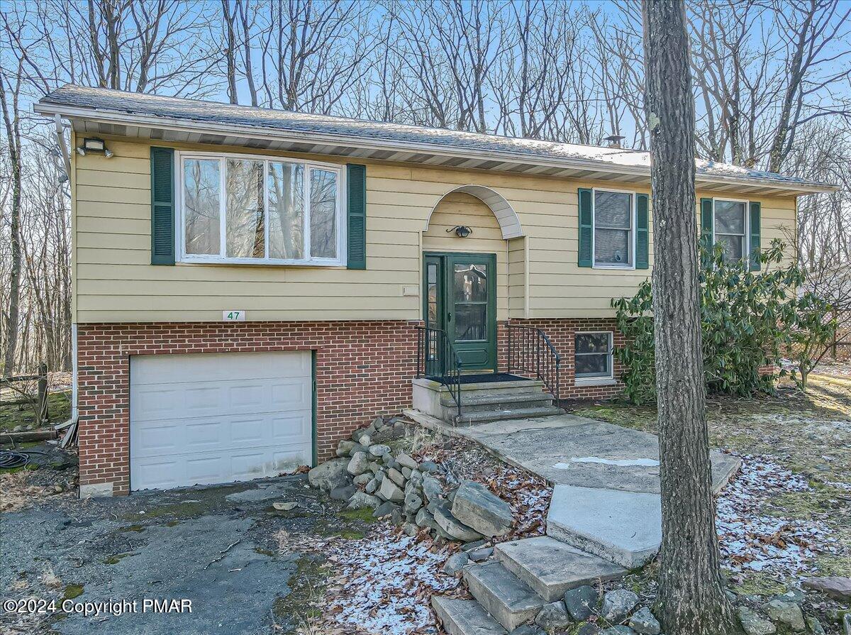 47 Holly Forest Road Mount Pocono, PA 18344 - Photo 7 of 48 03-Photo Dec 12 2024, 10 15 03 AM