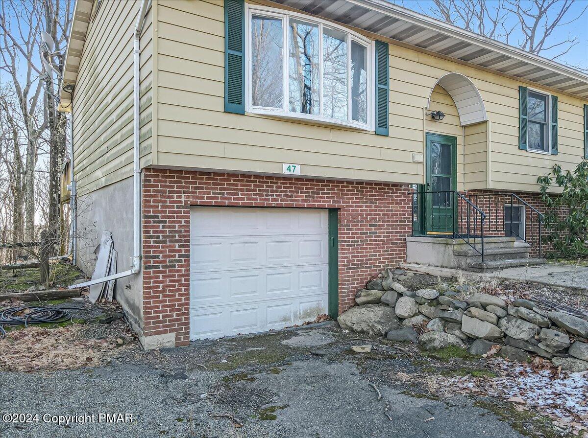 47 Holly Forest Road Mount Pocono, PA 18344 - Photo 8 of 48 05-Photo Dec 12 2024, 10 13 24 AM