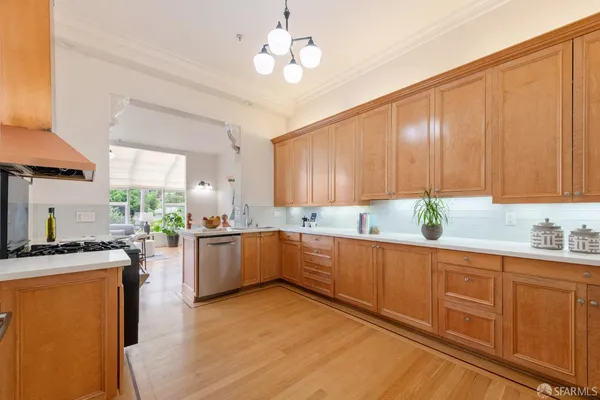 $1,895,000 | 371 Oak Street, San Francisco, CA 94102