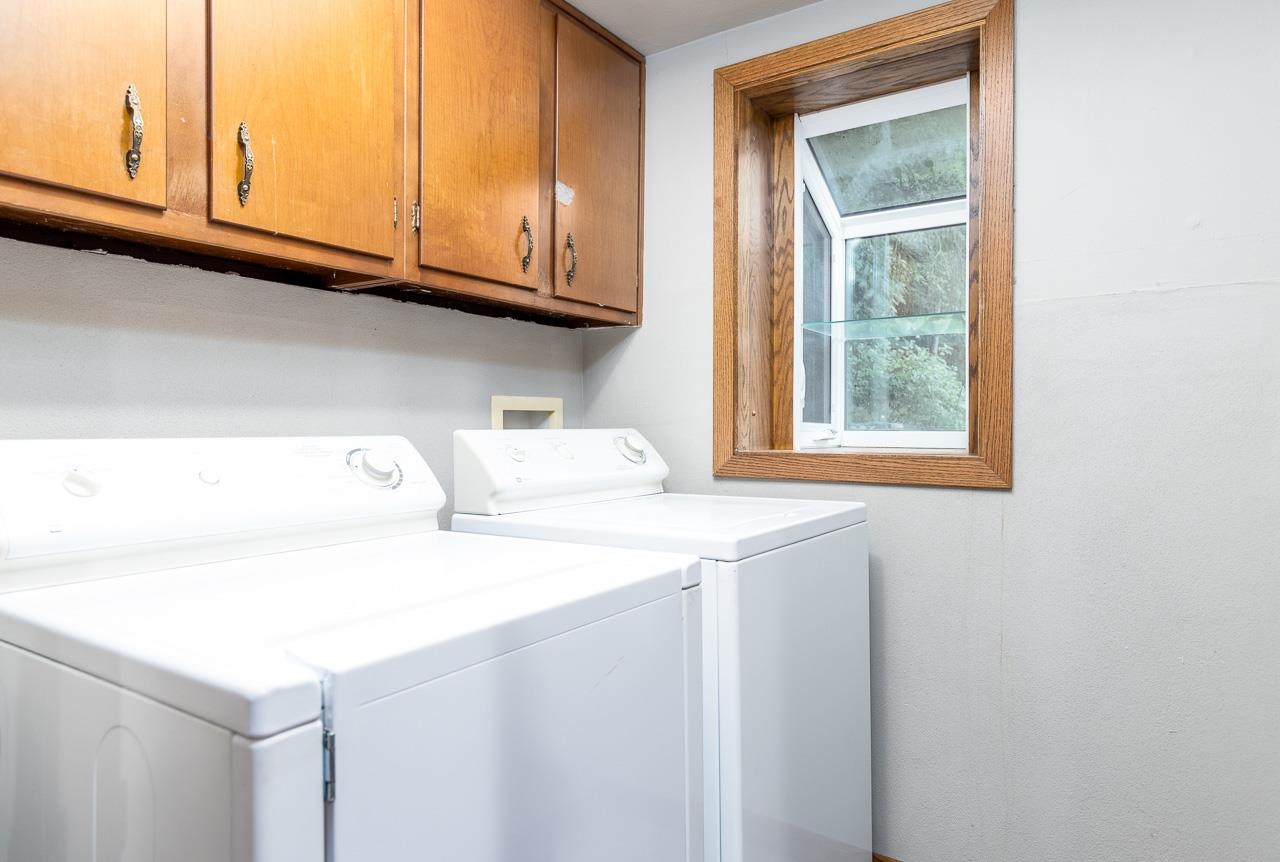 10694 Saddle Path Road Belvidere, IL 61008 - Photo 25 of 49 a utility room with dryer and washer