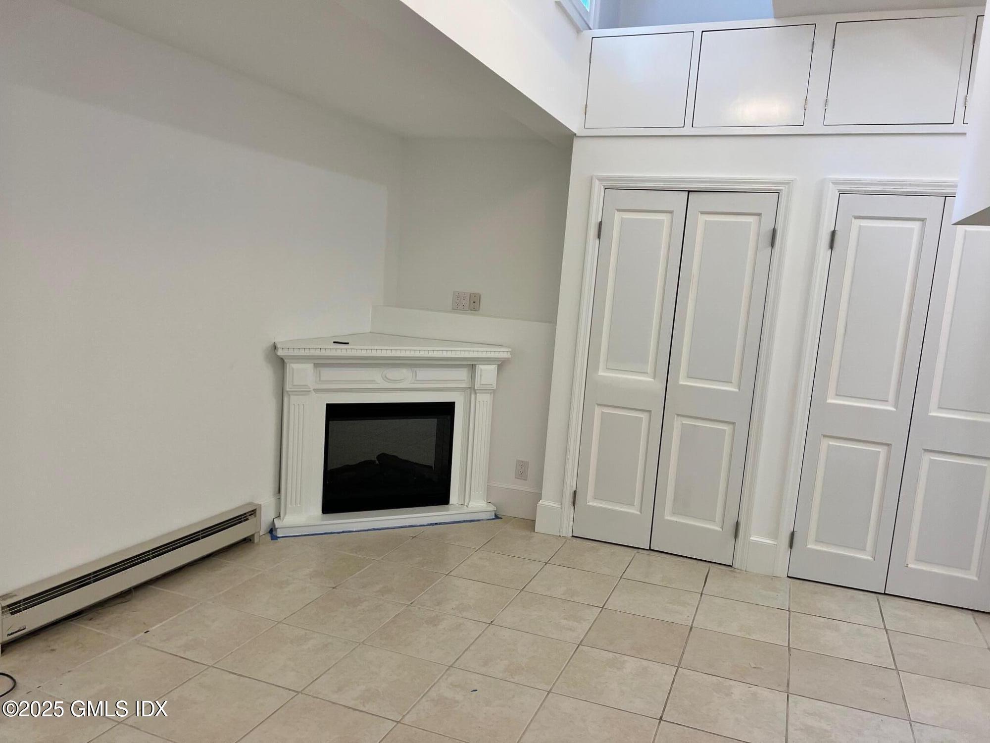 215 Old Church Road, Unit CARRIAGE HOUSE Greenwich, CT 06830 - Photo 9 of 14 a view of a livingroom with an empty space