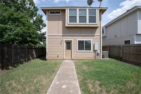 $1,900 | 4528 Credo Lane, Austin, TX 78725