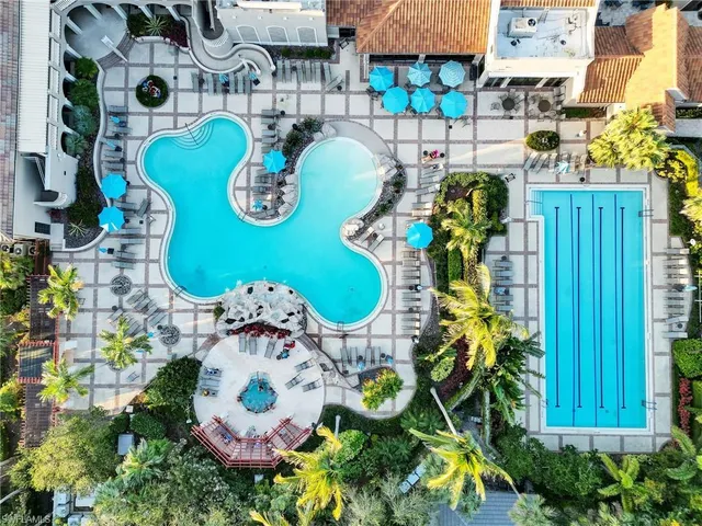 a store filled with lots of different kinds of flowers