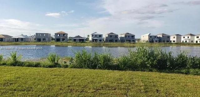 $2,400 | 5590 Carrara Drive, Unit 5590, Immokalee, FL 34142