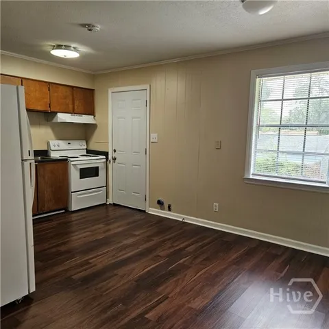 $1,300 | 4407 Caroline Drive, Unit B, Savannah, GA 31404
