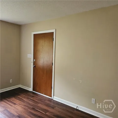 $1,300 | 4407 Caroline Drive, Unit B, Savannah, GA 31404