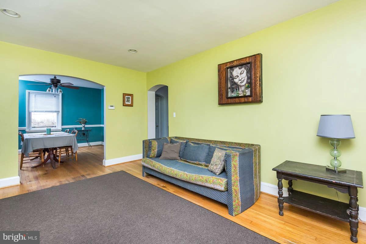 4431 Harcourt Road Baltimore, MD 21214 - Photo 6 of 30 Living Room