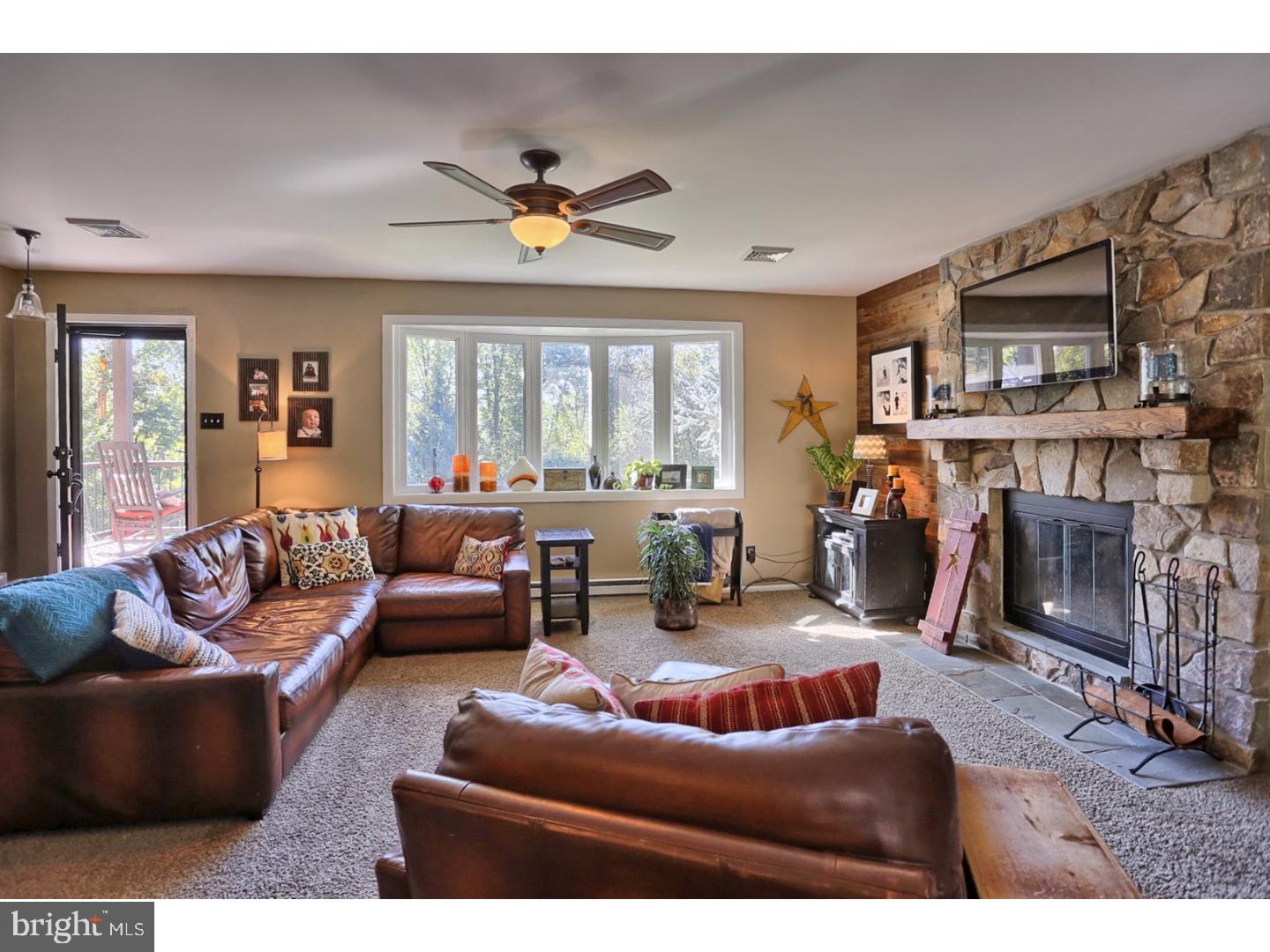 496 Wegman Road Reading, PA 19606 - Photo 6 of 25 Living Room