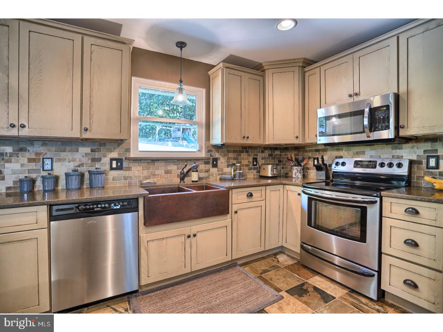 496 Wegman Road Reading, PA 19606 - Photo 9 of 25 Kitchen