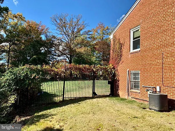 $2,800 | 5901 Middleton Lane, Temple Hills, MD 20748