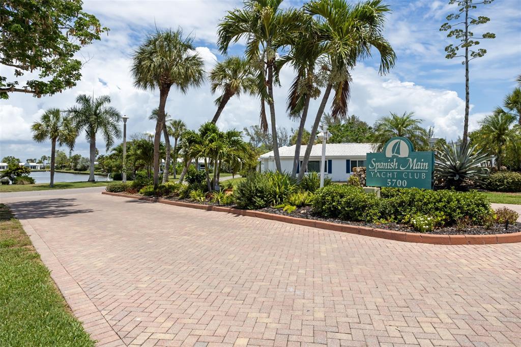 546 Spanish Drive South Longboat Key, FL 34228 - Photo 40 of 57